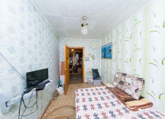 Продаю четырехкомнатную квартиру, 63.5 м2, поселок городского типа Зеленогорский, Центральная улица, 9