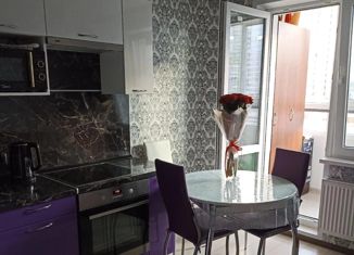 Продам однокомнатную квартиру, 36 м2, Киров, улица Ивана Попова, 64, жилой район Чистые Пруды