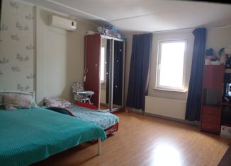 Продаю двухкомнатную квартиру, 65 м2, Алушта, улица Снежковой, 25