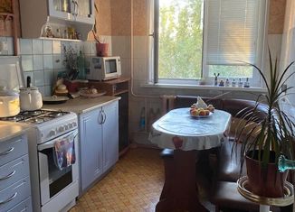 Продам трехкомнатную квартиру, 63 м2, Волгоград, улица 8-й Воздушной Армии, 19, район Семь Ветров