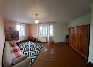Сдам в аренду 1-комнатную квартиру, 32 м2, Санкт-Петербург, 1-я Советская улица, 11