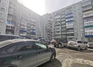 Продаю 3-ком. квартиру, 64 м2, Прокопьевск, улица Есенина, 58