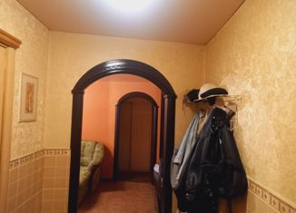 Продам 3-комнатную квартиру, 58 м2, село Ребриха, улица Ленина, 143