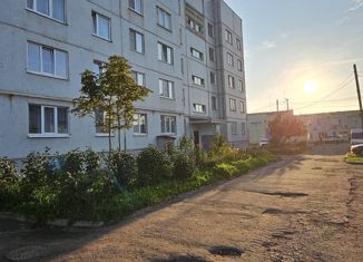 Продам трехкомнатную квартиру, 64.7 м2, Старая Русса, улица Яковлева, 39