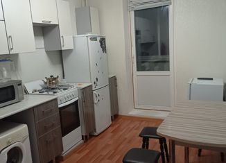 Сдам однокомнатную квартиру, 40 м2, Альметьевск, улица Рината Галеева, 25