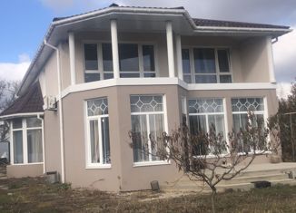 Продам дом, 300 м2, посёлок городского типа Гвардейское, улица Гагарина