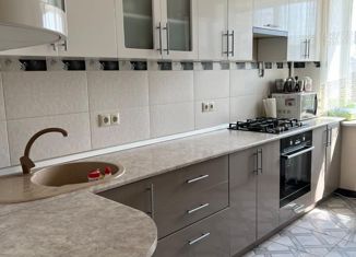 Продам 4-ком. квартиру, 73.7 м2, Минеральные Воды, улица Дружбы, 45