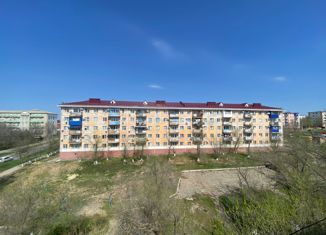Продается 3-комнатная квартира, 57.5 м2, Элиста, 4-й микрорайон, 4-й микрорайон, 9