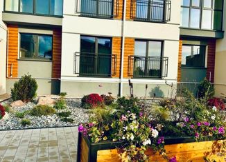 Продается 1-ком. квартира, 43 м2, Зеленоградск, улица имени гвардии младшего сержанта Игоря Лобанова, 1к5