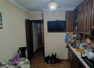 Продаю 3-комнатную квартиру, 61 м2, Алагир, улица Чабахан Басиевой, 115А