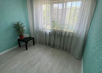 Продаю 2-ком. квартиру, 52 м2, Бийск, улица Петра Чайковского, 73