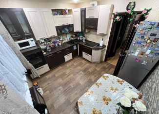 Продается трехкомнатная квартира, 80.9 м2, Москва, улица Маршала Савицкого, 8, станция Щербинка