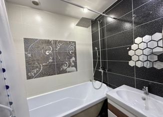 Продаю 3-ком. квартиру, 60.5 м2, Полярный, улица Сивко, 1