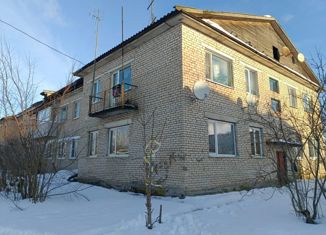 Продается двухкомнатная квартира, 44.5 м2, поселок городского типа Крестцы, переулок Механизаторов, 12