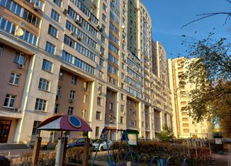 Трехкомнатная квартира в аренду, 107 м2, Москва, улица Авиаконструктора Микояна, 14к2, метро Аэропорт