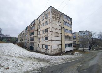 Продам трехкомнатную квартиру, 62 м2, Большой Камень, улица Академика Курчатова, 2А