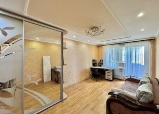 Продам 2-комнатную квартиру, 43.5 м2, Евпатория, улица имени 60-летия Октября, 18