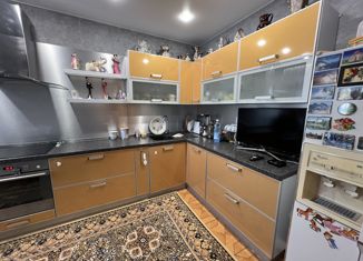 Продажа четырехкомнатной квартиры, 106.2 м2, Тюменская область, 16-й микрорайон, 43