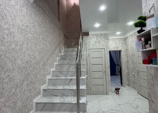 Продаю трехкомнатную квартиру, 88.8 м2, Крымск, улица Ворошилова, 20