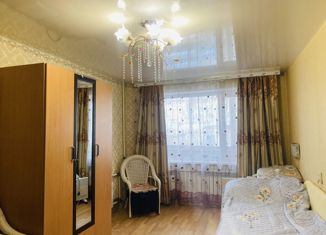 Продаю 2-ком. квартиру, 52 м2, Артём, Михайловская улица, 9