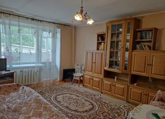 Продаю 2-комнатную квартиру, 55 м2, Торопец, улица Калинина, 53