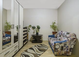 Продается 2-ком. квартира, 37 м2, посёлок Российский, Парижская улица, 5/1