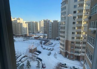 Продаю двухкомнатную квартиру, 72.1 м2, Екатеринбург, улица Серова, 47, улица Серова