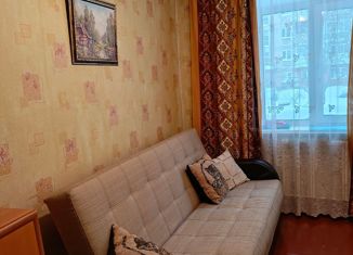 Трехкомнатная квартира на продажу, 59.8 м2, Губаха, проспект Ленина, 53