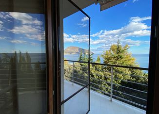 Продаю 3-ком. квартиру, 110 м2, посёлок городского типа Гурзуф, набережная Пушкина, 5К