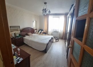 Продаю трехкомнатную квартиру, 78.3 м2, Алупка, Южнобережное шоссе, 16