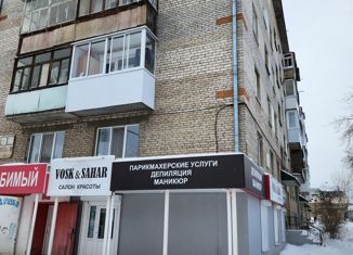 Продаю четырехкомнатную квартиру, 60 м2, Артёмовский, улица Акулова, 5