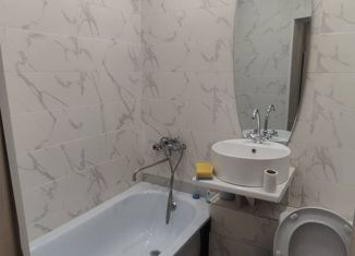 Продажа двухкомнатной квартиры, 38 м2, Большой Камень, улица Карла Маркса, 21А