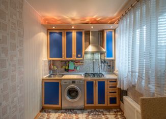 Продаю 3-ком. квартиру, 58 м2, Москва, улица Бехтерева, 45к2, станция Царицыно