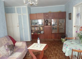 Продается 4-комнатная квартира, 63.4 м2, поселок Углеуральский, улица Гагарина, 1