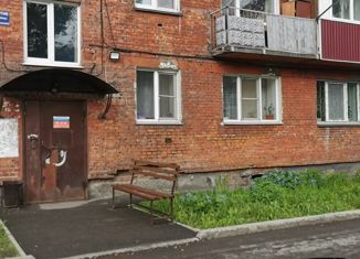 Продам 2-ком. квартиру, 45.5 м2, Новокузнецк, улица Веры Соломиной, 32