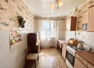 Трехкомнатная квартира на продажу, 75.6 м2, Мелеуз, улица Салавата, 15