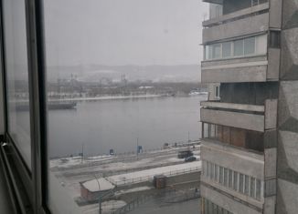 Продаю 2-комнатную квартиру, 42.7 м2, Красноярск, улица Дубровинского, 56, Центральный район