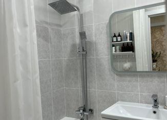 Продам 2-ком. квартиру, 60 м2, Чебоксары, улица писателя Лаврентия Таллерова, 30, ЖК Солнечный Парк