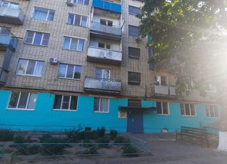 Продам 2-комнатную квартиру, 42 м2, Элиста, 2-й микрорайон, 27