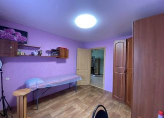 Продается трехкомнатная квартира, 60 м2, Калининск, Советская улица, 36