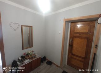Продаю 3-комнатную квартиру, 60 м2, Нальчик, улица Ашурова, 20, район Молодёжный