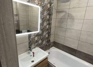 Продаю 1-ком. квартиру, 38.3 м2, Уфа, ЖК Белые росы, улица Генерала Ишбулатова, 8/1