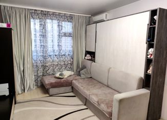 Продается 1-комнатная квартира, 40 м2, Москва, проспект Защитников Москвы, 13, проспект Защитников Москвы