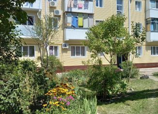 Трехкомнатная квартира на продажу, 55.3 м2, поселок городского типа Мостовской, улица Боженко, 1