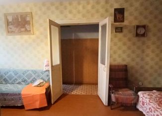 Продам 2-ком. квартиру, 44.3 м2, поселок городского типа Петровский, Юбилейная улица, 3