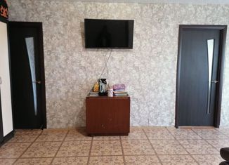 Продается трехкомнатная квартира, 43 м2, Омск, Революционная улица, 18