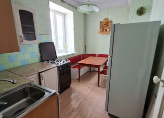 Сдается трехкомнатная квартира, 100 м2, Орск, улица Суворова, 33