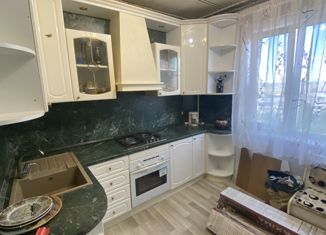 Сдам трехкомнатную квартиру, 80 м2, Белгородская область, улица 60 лет Октября, 8