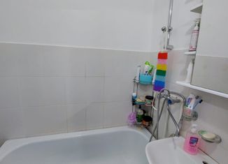 Продаю 3-ком. квартиру, 75 м2, Элиста, 10-й микрорайон, 15к4, 10-й микрорайон
