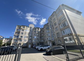 Продам 4-ком. квартиру, 135 м2, Балаково, улица Академика Жук, 13/1